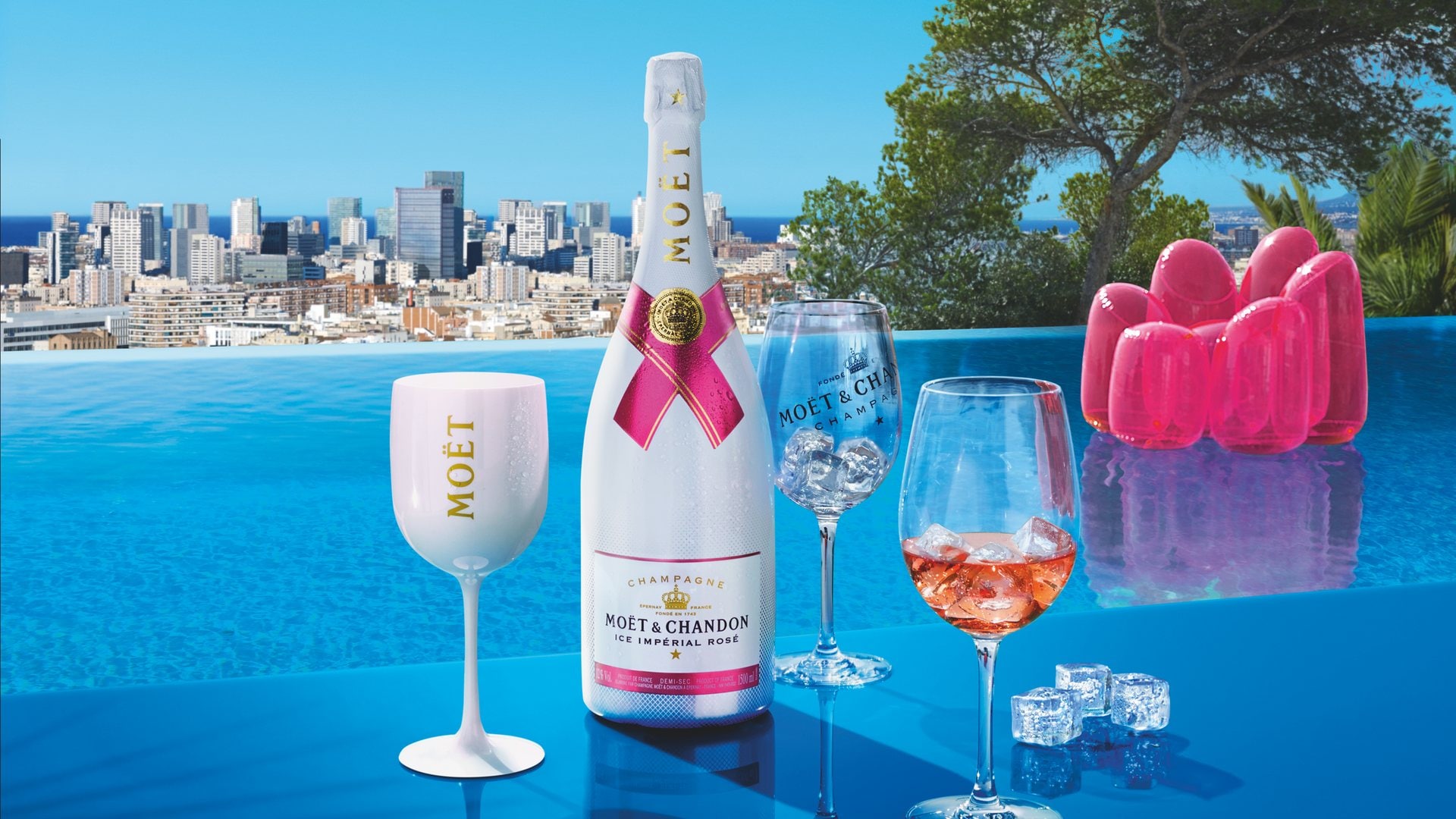 Холодное шампанское. Moet Chandon Ice. Шампанское. Шампанское на море. Шампанское с клубникой.